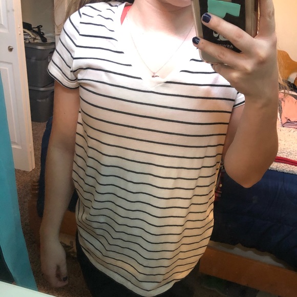 Black and white shirt - Picture 2 of 3